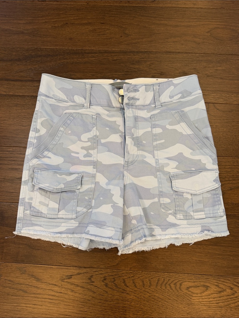 Wit & Wisdom Ab'Solution High Waist Frayed Hem Cargo Shorts Size 4 - C69-004
